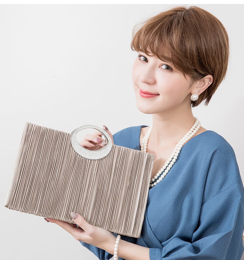 クラッチバッグ 結婚式用プリーツサテンクラッチ鞄 上品輝きパーティー小物